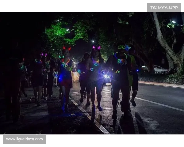北京奥森公园夜游泳道启用荧光导航系统提升夜间安全与体验 北京奥森公园夜游泳道启用荧光导航系统提升夜间安全与体验