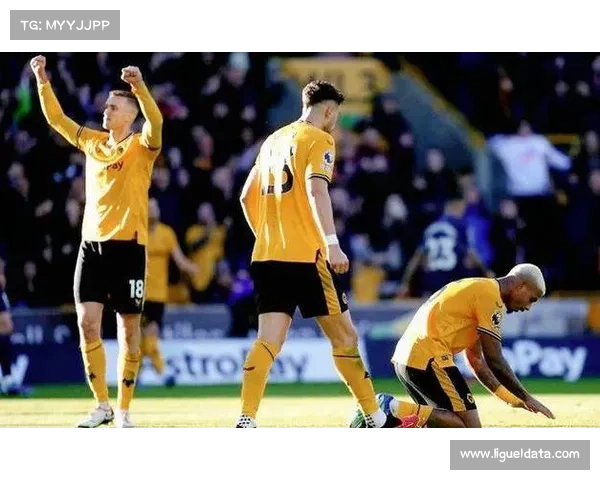 保级队战术革新，狼队与伯恩利复苏秘诀